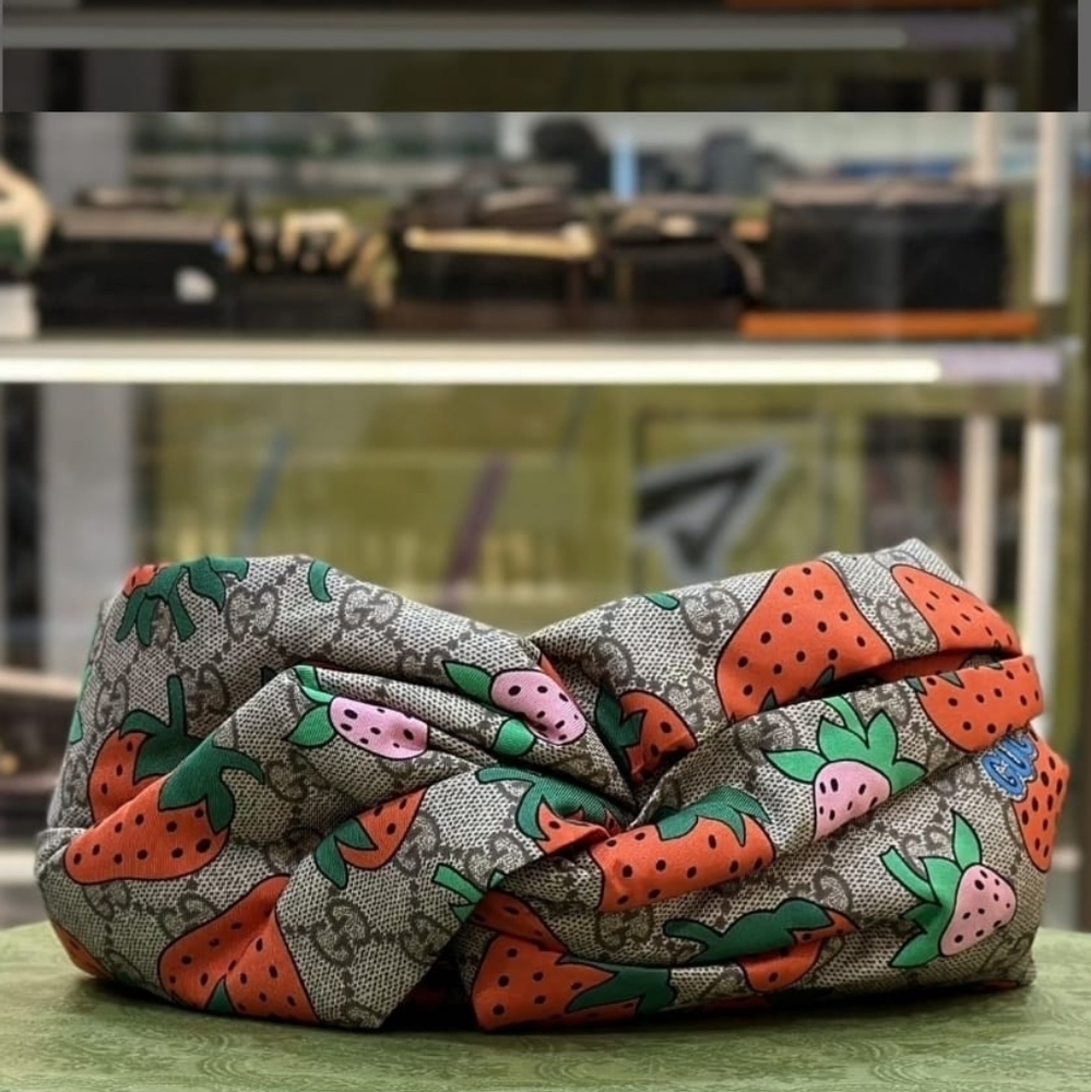 Gucci Strawberry Padlock Bag Brand new with tags: Originally $3300 - Picture 7 of 7
